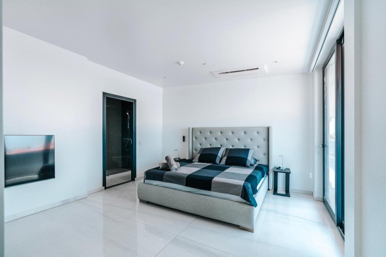 Gray Door Apartments - Adults Only Palm Beach Exterior photo